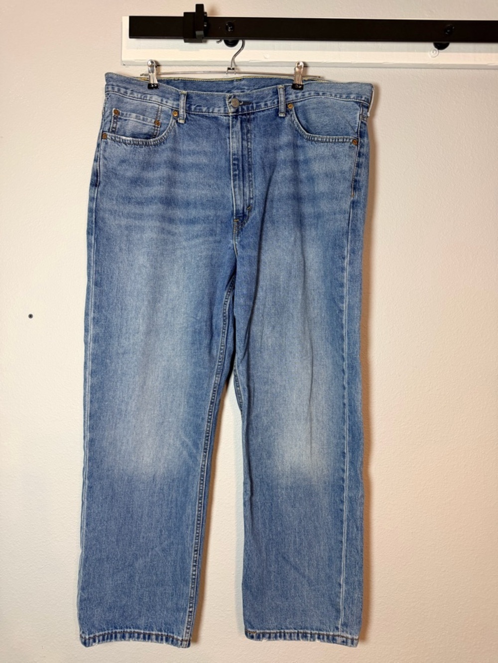 Levi's Men's 550 Jeans Size 40x30 Straight Leg Medium Wash